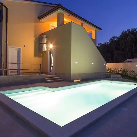 Mar 200m Beach Villa Banjole